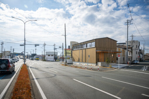 国道沿いのワンルーム